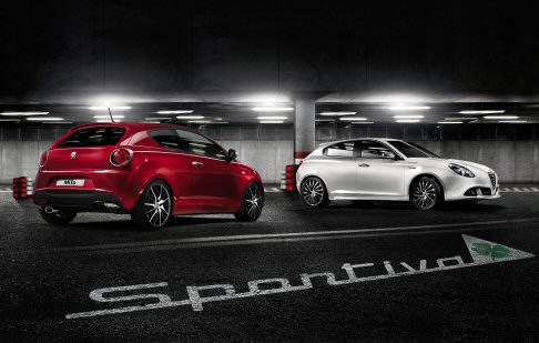 Alfa Romeo - Disponibile sugli allestimenti Progression, Distinctive ed Exclusive, il pack Collezione propone calotte degli specchi e maniglie delle portiere con trattamento cromo lucido, cerchi in lega da 17 pollici dal nuovo disegno. width=