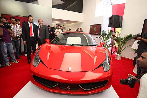 Ferrari - Ing. Amedeo Felisa e Ashish Chordia all´inaugurazione dello show room Ferrari di New Delhi width=