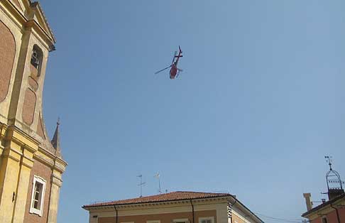 Bruno Senna - Arrivo di Bruno Senna in elicottero al Trofeo Lorenzo Bandini 2012 width=