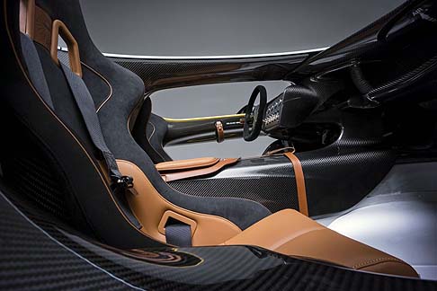 Aston Martin - La concept CC100, nota anche con la denominazione di DBR100, sarà realizzata in soli due esemplari. width=