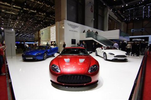 Aston Martin - Sono inoltre esposti due esemplari unici preparati dal nuovo servizio su misura, Q, che offre ampie possibilità di personalizzazione.  width=