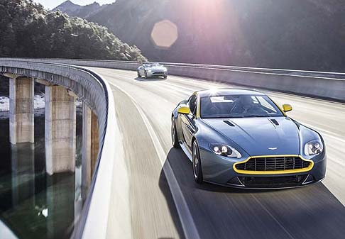 Aston Martin - Disponibile nelle configurazioni Coupè e Roadster, la N430 vanta un aumento della potenza fino a 436 CV a 7300 giri/min. width=