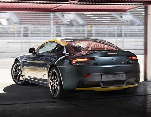 Aston Martin - Aston Martin V8 Vantage N430 garantisce il massimo dinamismo grazie anche alla scelta di dettagli sportivi realizzati in materili leggeri.  width=