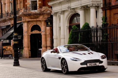 Aston Martin - Il listino parte da 150 mila sterline, pari a circa 190.000 euro.  width=