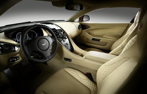 Aston Martin  - La nuova Vanquish sarà commercializzata a partire dai primi mesi del 2013, dopo aver fatto capolino al Concorso di Eleganza di Pebble Beach e alla platea europea del Salone di Parigi. In Italia verrà venduta al un prezzo di 255.843 euro.  width=