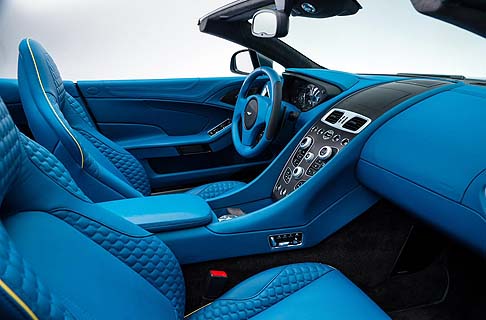 Aston Martin - Da vettura GT in modalità normale, Vanquish Volante può trasformarsi in una vettura sportiva nelle opzioni Sport e Track. width=