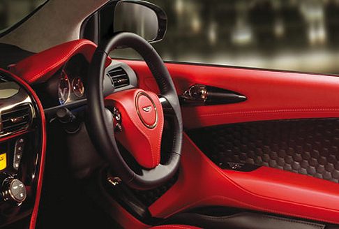 Aston Martin - Interni della Aston Martin Cygnet width=