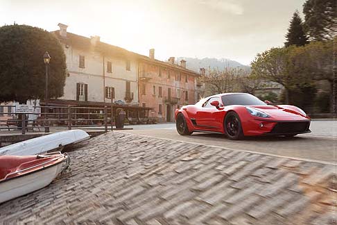 ATS - Il motore in dotazione è un V8 aspirato, abbinato ad un cambio manuale o sequenziale a sei rapporti. width=