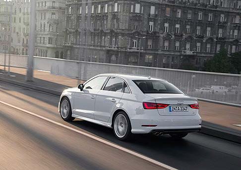 Audi - Lunga 4,46 metri, larga 1,80 e larga 1,42, la A3 Sedan è inizialmente offerta in abbinamento alle motorizzazioni 1.4 TFSI da 140 CV, 1.8 TFSI da 180 e 2.0 TDI da 150 CV.  width=