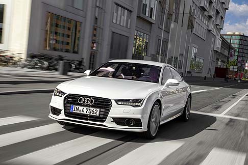 Audi - Disponibile sul mercato a partire da settembre prossimo e pronta a sfidare rivali del calibro di BMW Serie 5 GT e Mercedes Benz CLS anche nella variante Shooting Brake, la nuova Audi A7 Sportback è una vettura appartenente al segmento E premium. width=