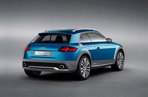 Audi - Dettagli raffinati attestano la precisione con cui la show car è stata progettata. Troviamo inserti in alluminio e grandi ruote leggere con cerchi realizzati in CFRP a sette razze.  width=