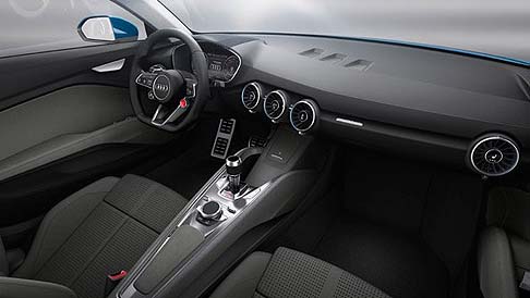 Audi - Tre sono le modalità di guida: EV,Hybrid e Sport. Con la prima si dà priorità alla trazione esclusivamente elettrica, attivata attraverso un pulsante presente sul volante multifunzione width=
