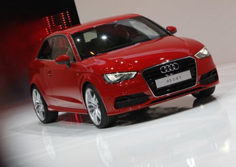 Audi - La tecnologia Audi nel campo della struttura ultraleggera ha permesso di ridurre fino a 80 kg il peso della vettura, mentre il telaio è stato messo a punto per una guida sportiva. width=