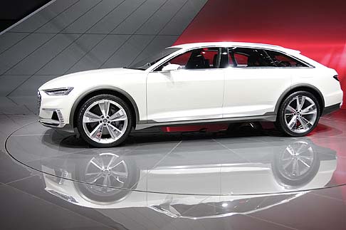 Audi - Con i suoi 14,1 kWh di capacità , la batteria agli ioni di litio, alloggiata nel posteriore, consente di percorrere fino a 54 km in modalità esclusivamente elettrica. width=