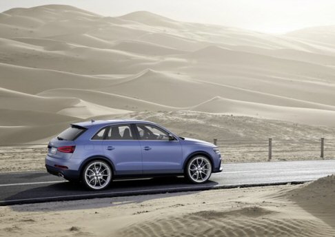 Audi - In dettaglio, una bordatura in alluminio spazzolato e lucidato incornicia la calandra single-frame, mentre la griglia nera presenta una nuova geometria. width=