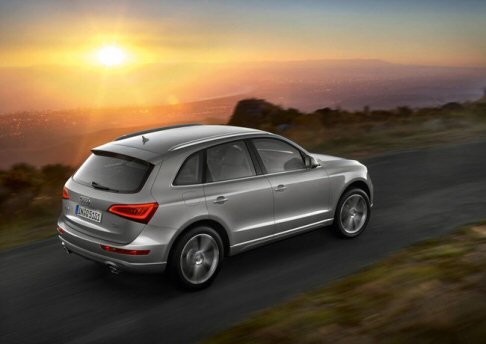 Audi - L’intera gamma Q5 è disponibile, inoltre, oltre alla versione base, nelle versioni Advanced, Advanced Plus e Business. width=