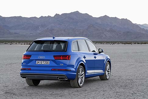 Audi - I propulsori disponibili includono le unità 3.0 TDI da 272 CV e 3.0 TFSI da 333 CV che, rispettivamente, gli consentono di scattare da 0 a 100 km/h in 6,1 secondi (TFSI) e 6,3 secondi (TFSI).  width=