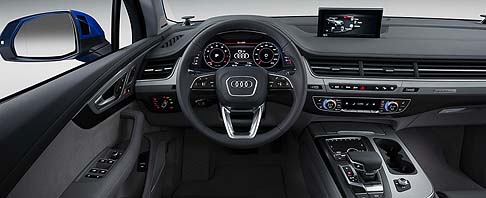 Audi - Con la sua gamma di sistemi di assistenza alla guida, la nuova Audi Q7 ridefinisce gli standard del suo segmento. width=