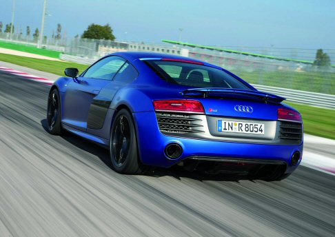 Audi - Il top in fatto di sportività è rappresentato dal nuovo R8 V10 plus da 550 CV di potenza e 540 Nm di coppia. width=