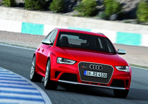 Audi - Arriva sul mercato un classico intramontabile dei quattro anelli, la Audi RS4 Avant, sulla cresta dell’onda da ben dodici anni e giunta ora alla terza generazione.  width=