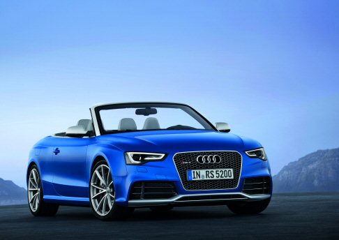 Audi - Lunga 4.649 mm e larga 1.860 mm, la Audi RS5 Cabriolet offre un passo di 2.751 mm.  width=