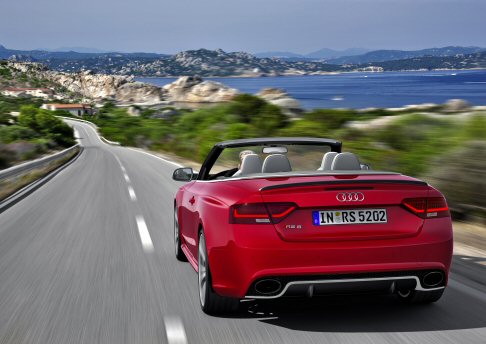 Audi - Le unità in dotazione di questa sportiva, disponibile a partire dalla primavera 2013, includono il motore V8 FSI 4.2 a regimi elevati di rotazione da 450 CV di potenza. width=