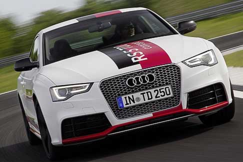 Audi - Audi RS5 TDI Concept con motore V6, un 6 cilindri a gasolio con due turbine, in grado di produrre una potenza massima di 386 CV, e 750 Nm a 1.250 giri width=
