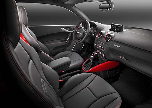 Audi - Ricco anche il carnet di optional disponibili, che include i sedili sportivi S rivestiti in pelle Nappa, il pacchetto interno quattro che aggiunge pannelli verniciati in nero lucido, rosso o giallo alla console centrale e al guscio posteriore dei sedili. width=