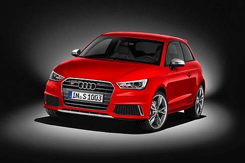 Audi - I due modelli vengono proposti con cerchi da 17 pollici abbinati a pneumatici 215/40 R17, oppure, in opzione, da 18 pollici con ruote 225/35 R18. width=