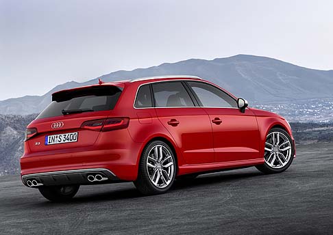 Audi - La nuova Audi S£ Sportback adotta un motore quattro cilindri completamente aggiornato.  width=