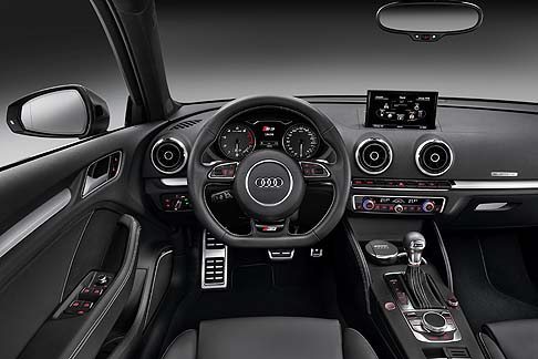 Audi - A richiesta, Audi offre per la nuova S3 Sportback tutti i sistemi di assistenza al conducente disponibili per la gamma, come l’adaptive cruise control. width=