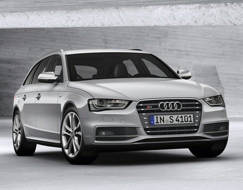 Audi - Rivisti gli interni, che ora propongono il pulsante di avviamento riposizionato, nuovi volanti, inserti con finitura lucida width=