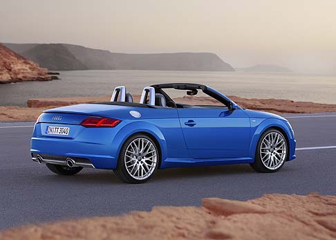 Audi - Le consegne di Audi TTS coupé e delle nuova Audi TT Roadster sono previste a partire dal marzo 2015. width=