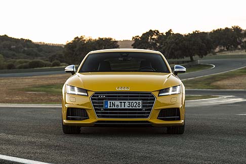 Audi - Dopo la recente passerella di Parigi le nuove sportive della gamma di Ingolstadt, Audi TTS coupé e TT Roadster sono ormai pronte per la commercializzazione.  width=
