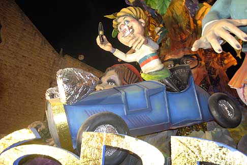 carro Amarcord - Auto cartapesta carnevale di Putignano 2013 width=