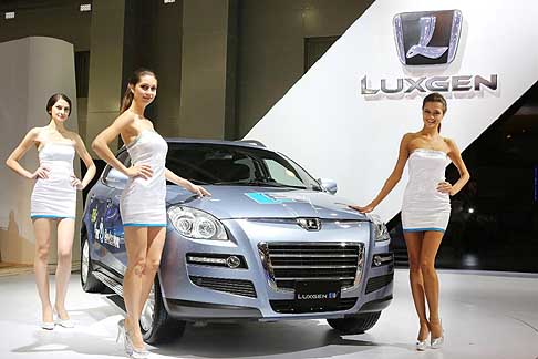 Luxgen - Auto elettrica Luxgen EV e hostess al Salone Internazionale di Mosca 2012 width=