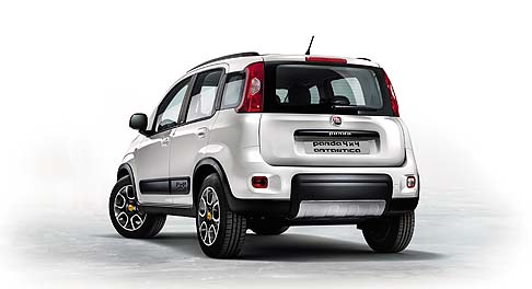 Fiat - In dettaglio, la Panda 4x4 Antartica celebra il 30esimo anniversario della versione 4X4 con una versione a tiratura limitata, basata sull’allestimento 4x4 Rock. width=