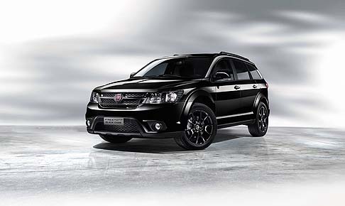 Fiat - Disponibile con trazione anteriore e AWD, la versione Black Code rappresenta il top di gamma della famiglia in termini di contenuti e stile. width=