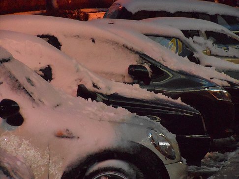Roma - Auto innevate nella città di Roma width=