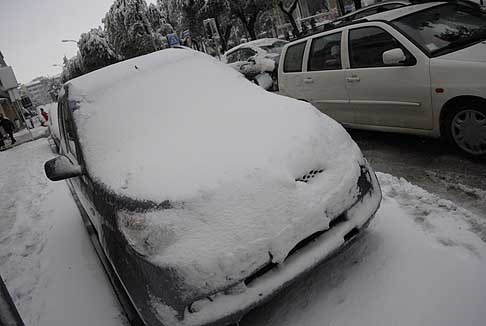Neve in Puglia - Auto innvevate, disagi per la circolazione anche in puglia width=