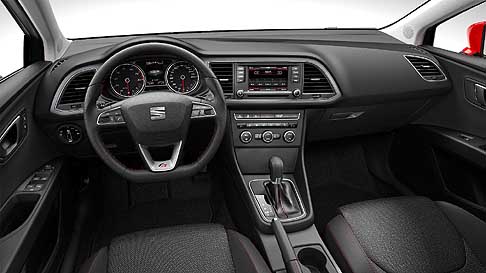 Seat - Seat Leon 2012 inverni con marchi FR sul volante width=