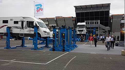 Autopromotec - Autopromotec questa fiera è nata in Italia, e grazie al gande lavoro svolto da Promotec è arrivata ai livelli di eccellenza che si rispecchiano nei risultati di questa edizione 2015 width=