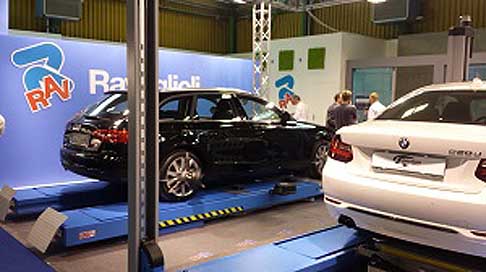 Autopromotec - Autopromotec con cadenza biennale, negli anni dispari, ha raggiunto lo status di evento imperdibile per i settori che rappresenta width=