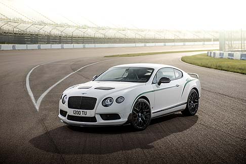 Bentley - Per garantire una capacità dinamica, la GT3-R monta un telaio sviluppato per le massime prestazioni, che non dimentica di offrire anche il massimo comfort. width=