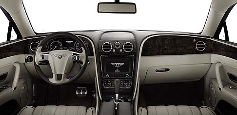 Bentley - Le prestazioni sono sorprendenti: scatto 0-96 km/h in 4,3 secondi e velocità massima di 322 km/h.  width=