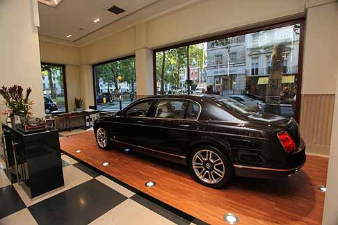 Bentley - Bentley Continental Flying Spur con rifiniture Linley società britannica di design width=