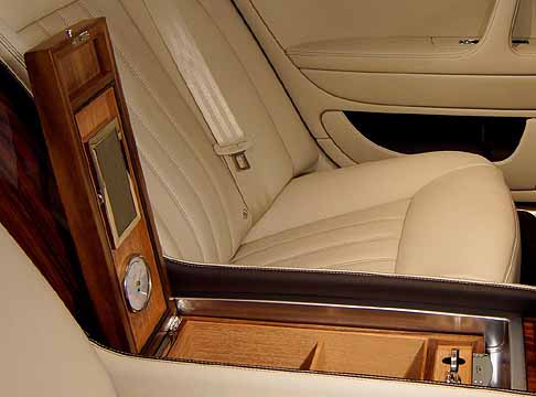 Bentley - Bentley Continental Flying Spur interni cruscotto centrale con rifiniture di prregio Linley width=