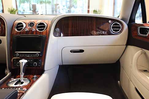 Bentley - Bentley Continental Flying Spur con cruscotto centrale firmati da Linley width=