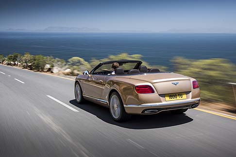 Bentley - Tutti i nuovi modelli, che saranno presentati al prossimo Salone di Ginevra, saranno lanciati sul mercato a partire dalla prossima estate. width=