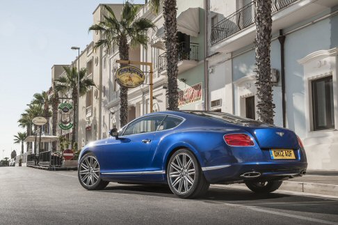 Bentley - L’evoluto sistema di controllo elettronico della stabilità (ESC, Electronic Stability Control) è stato ottimizzato e collabora in sintonia con il nuovo sistema di gestione del motore ME17. width=
